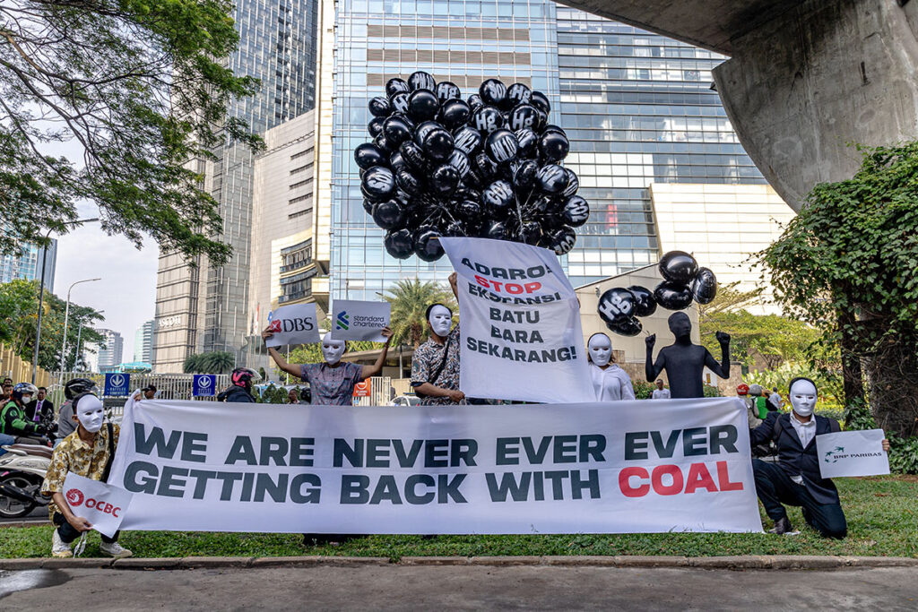 15 May 2024, in front of Adaro’s Annual General Meeting: Environment groups emphasised how former Adaro banks have left Adaro (photo courtesy of Greenpeace Indonesia).