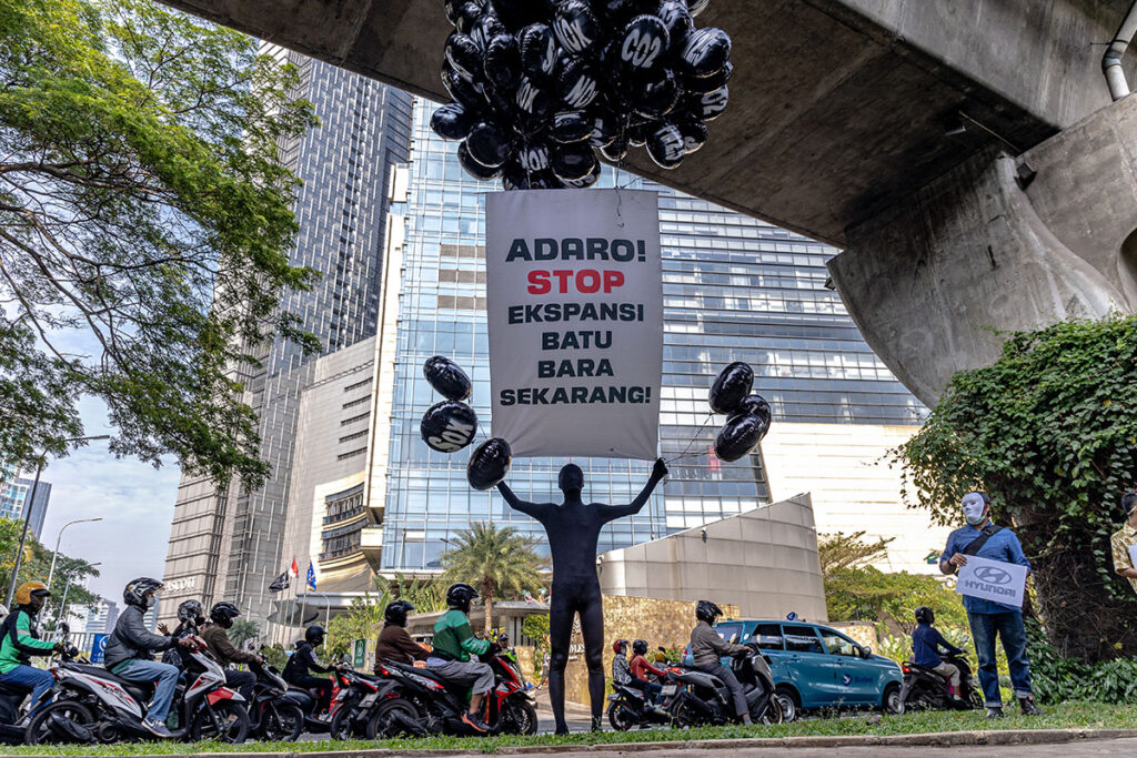 A creature (“zentai”) representing the ghosts of Adaro’s emissions and environmental destruction. Banner: Adaro, Stop Expanding Coal Now (photo courtesy of Greenpeace Indonesia).