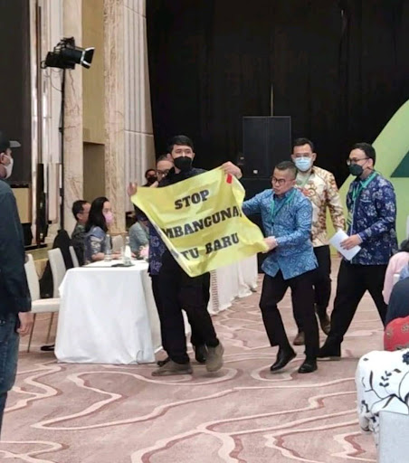 In May 2023, at the Adaro Annual General Meeting, a shareholder was escorted out after voicing his concerns regarding Adaro’s new coal-fired power plant in North Kalimantan